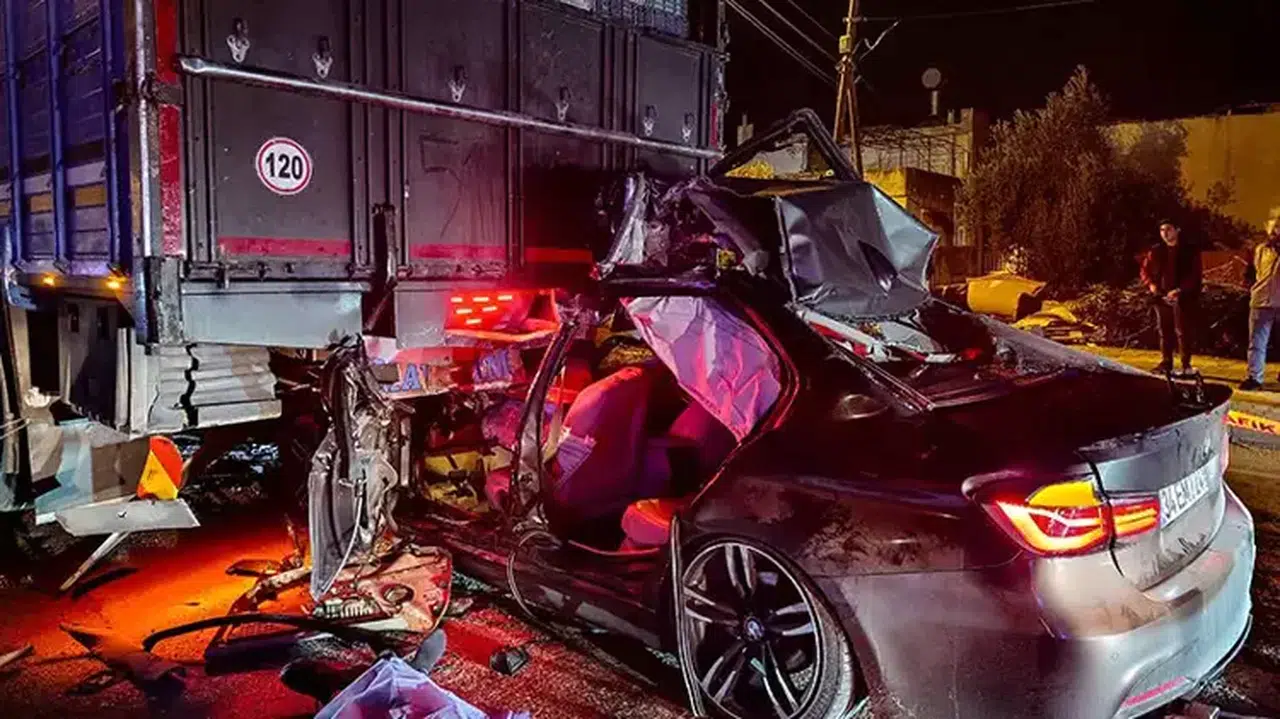 KAZA SONUCU YOLDA DURAN KAMYON BAŞKA KAZAYA NEDEN OLDU!