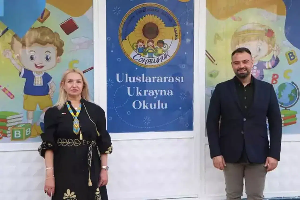 İRİNA YENGE TÜRİYE'DE YAŞAYAN UKRAYNALI ÇOCUKLAR İÇİN OKUL AÇTI!