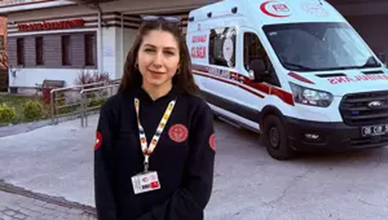 AMBULANS ŞOFÖRÜ MÜZEYYEN HAYAT KURTARMAK İÇİN ADETA YARIŞIYOR!