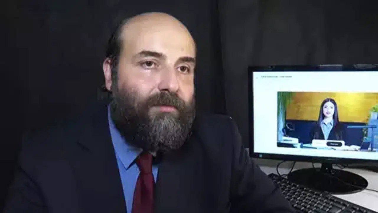 YAPAY ZEKA ŞİMDİ DE GEÇMİŞ KİŞİLERLE SOHBETİ BAŞLATTI!