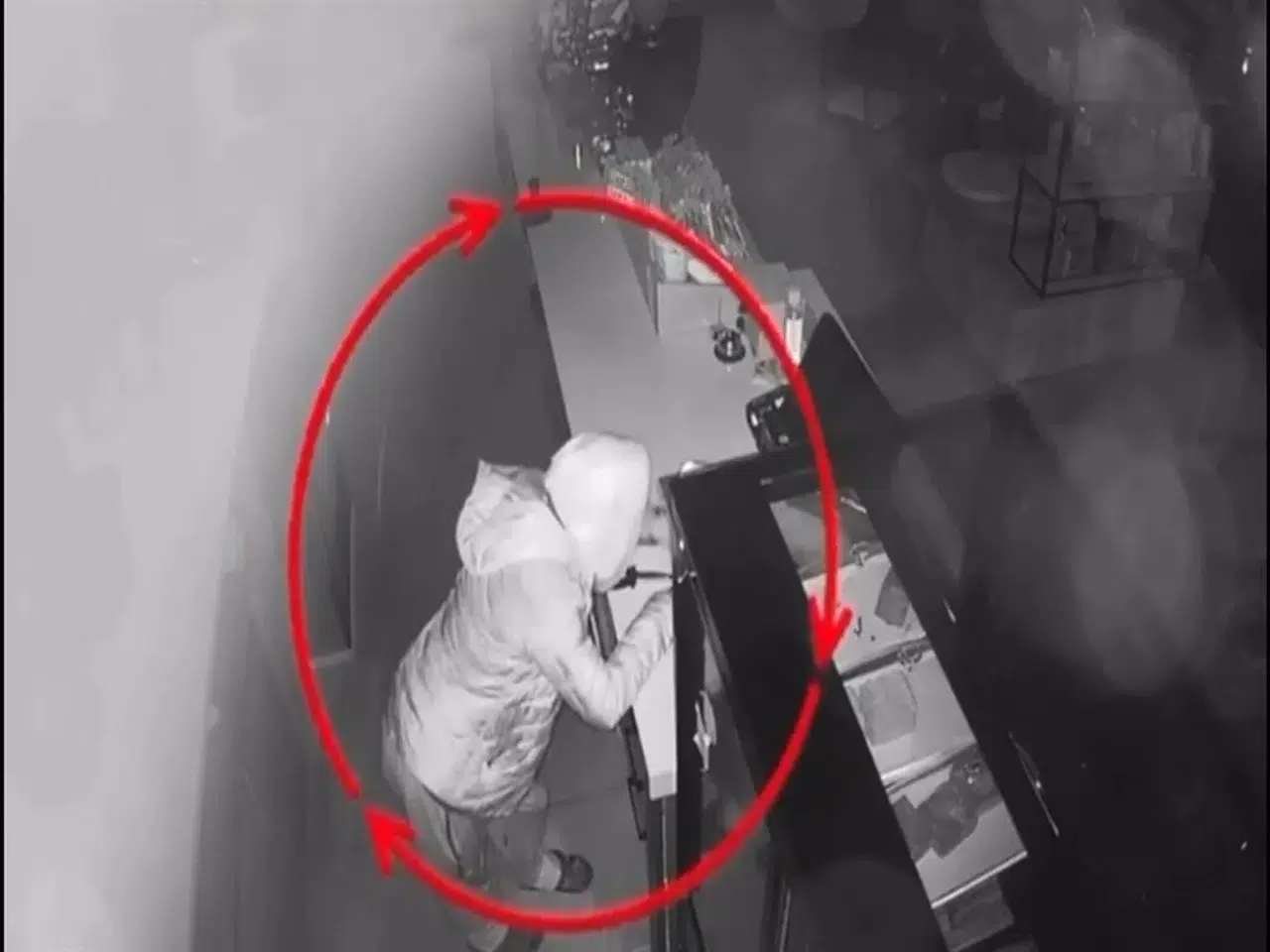 İŞYERİNDEN SADAKA KUTUSUNU ÇALAN ŞÜPHELİ TUTUKLANDI!