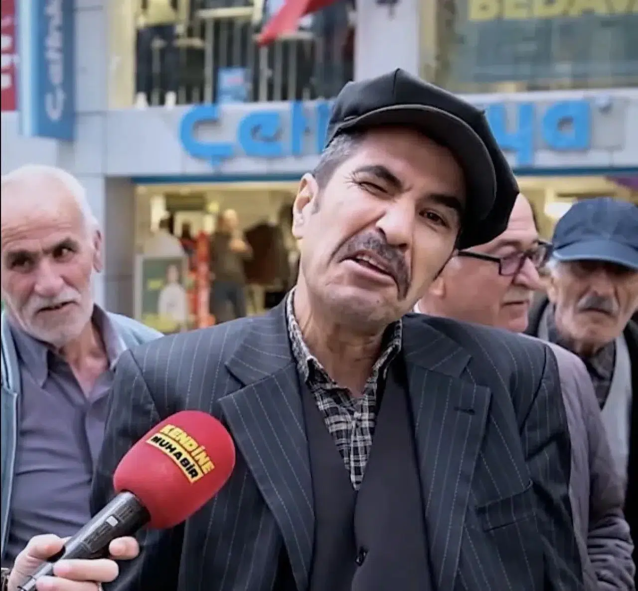 “SOKAK RÖPORTAJI” BAHANESİ İLE BİR ÇOK KEZ MİKROFONLARA KONUŞMUŞ!