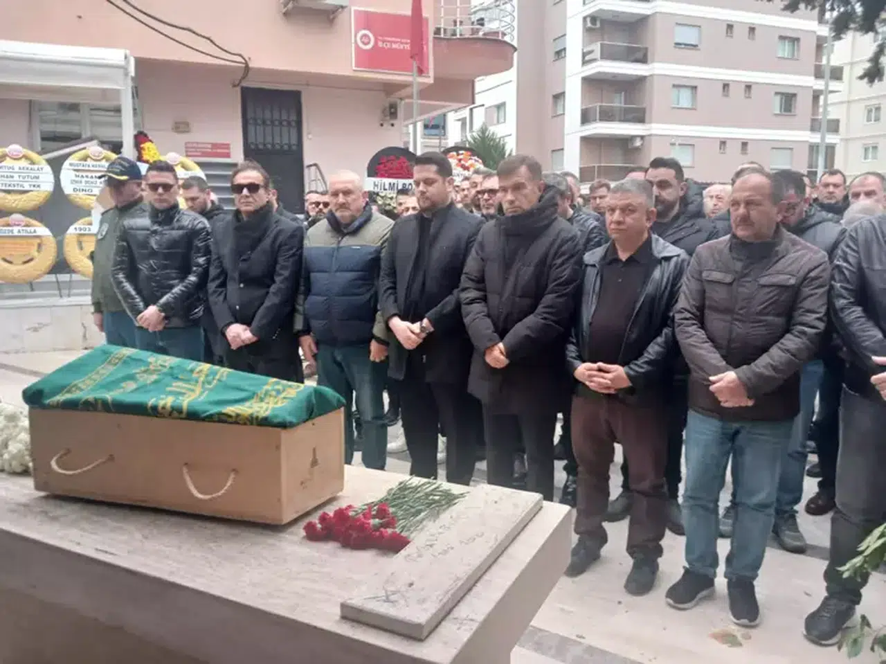 FEYYAZ UÇAR ÖLEN ERKEK TORUNUNU İZMİR’DE TOPRAĞA VERDİ!