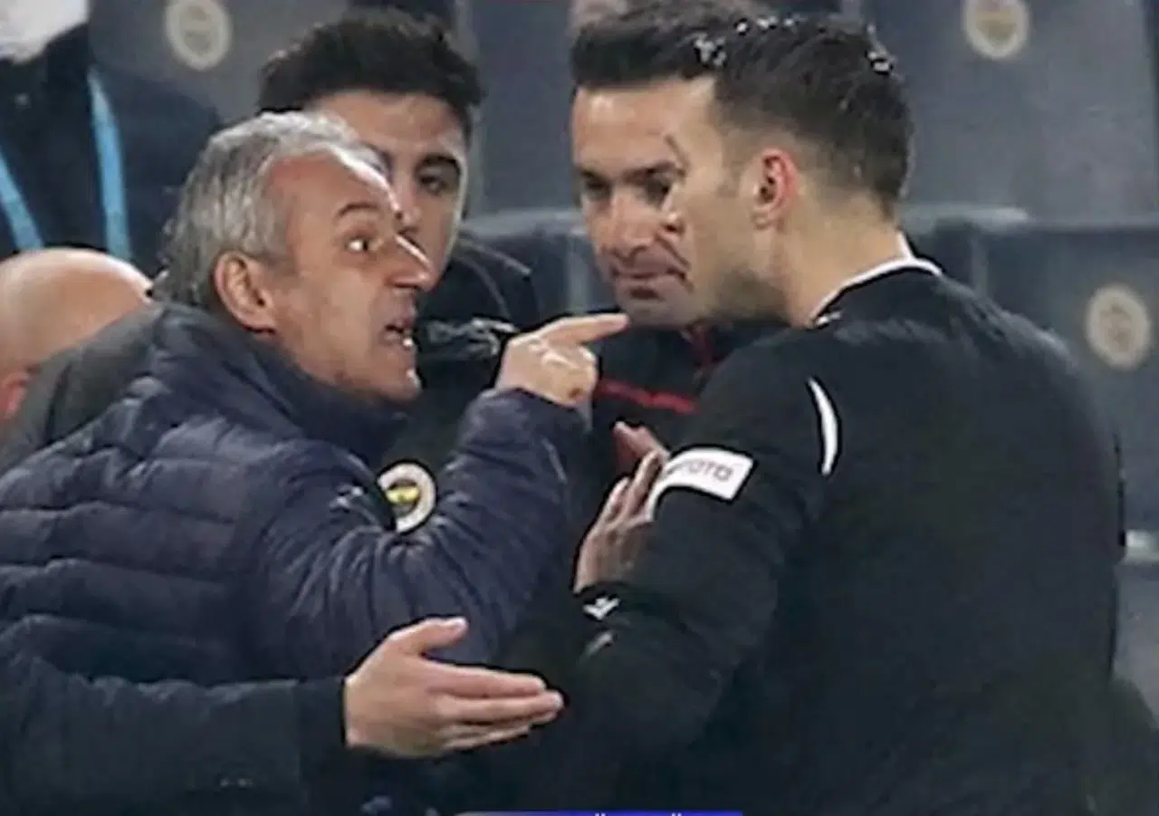 FENERBAHÇE 7 KEZ KIRMIZI KART GÖSTEREN ZORBAY KÜÇÜK’DE GÖZALTINDA!