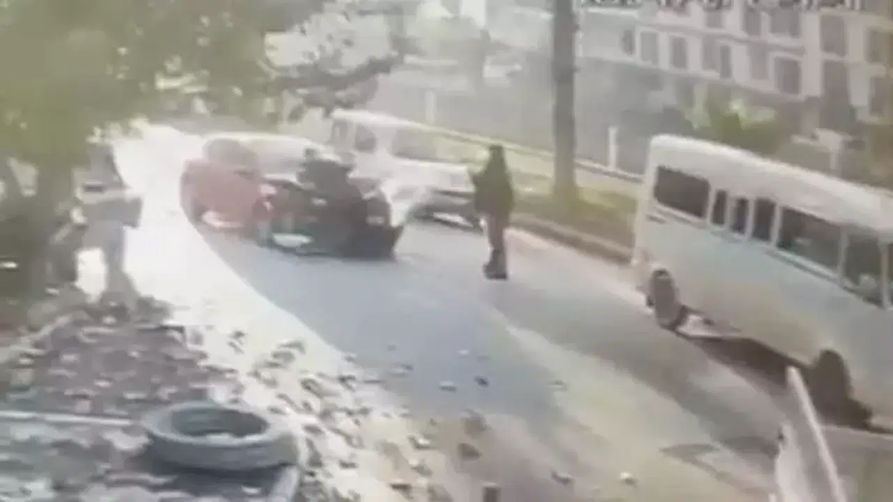 ESKİ EŞİ İLE EVLİ POLİSE ÇARPTI! RESMİNİ ÇEKTİ! SOSYAL MEDYADA YAYIMLADI!