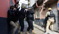 ADANA'DA ESNAFI VE HALKI BEZDİREN SUÇ ÖRGÜTÜNE OPERASYON YAPILDI!