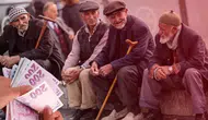 EMEKLİLERE KÖTÜ HABER! EMEKLİ MAAŞI 15 BİN TL’YE DÜŞEBİLİR!