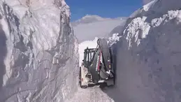 VAN'IN İRAN SINIRINDA 4 METRE KALINLIĞINDA KAR VAR!