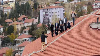 ÇATIYA ÇIKAN VATANDAŞI AK PARTİ ÇANKIRI İL BAŞKANI İKNA ETTİ!