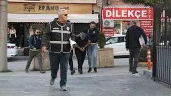 ESKİŞEHİR'DE MARKETTE ÇOCUĞUNU DÖVEN BABA TUTUKLANDI!