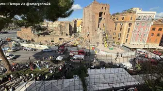 ROMA'DA RESTORE EDİLEN TARİHİ KULE ÇÖKTÜ! DÖRT İŞÇİ YARALANDI!