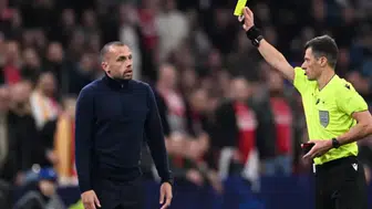 GALATASARAY'A AĞIR YENİLGİ SONRASI AJAX TEKNİK DİREKTÖRÜ KOVULDU!