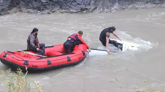 YAĞMUR NEDENİ İLE DAĞDAN KOPAN KAYADAN KAÇTI ZAP SUYUNA DÜŞTÜ!