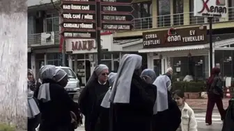 PAPA 14.LEO GELMEDEN RAHİBELER İZNİK’E AKIN ETTİ!