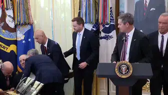 TRUMP'UN BASIN TOPLANTISINDA FENALAŞTI! İLK MÜDAHALEYİ ÖZ YAPTI!