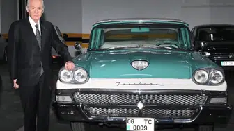 MHP LİDERİ BAHÇELİ KLASİK OTOMOBİLİNİ GÜRKAN TEOMAN’A HEDİYE ETTİ!