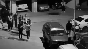 FERDİ TAYFUR’UN ŞARKISI İLE MAHALLEYİ AYAĞA KALDIRDI!