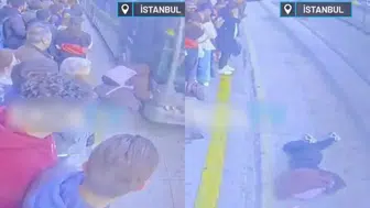 CEVİZLİBAĞ DURAĞI’NDA BAYILAN GENÇ KIZA METROBÜS ÇARPTI!