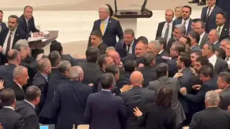 BÜTÇE GÖRÜŞMELERİ AK PARTİ VE CHP MİLLETVEKİLLERİNİN KAVGASI İLE SONA ERDİ!