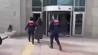 İKİ KIZ ÇOCUĞUNU ISIRAN PİTBULL’UN SAHİBİ KADIN TUTUKLANDI!