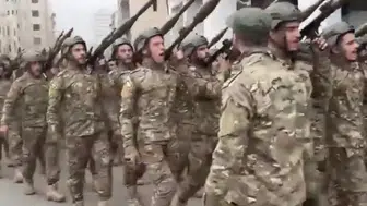 SURİYE ORDUSU HALEP’DE ROKET ATARLI GEÇİT TÖRENİ YAPTI!