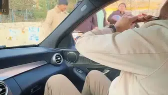 SANATÇI DENİZ ARABADAN ZURNA ÇALDI! DURAKTAKİLER İŞTE BÖYLE OYNADI!