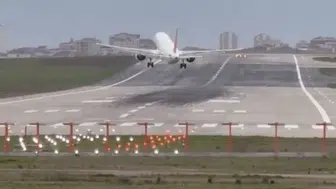 SABİHA GÖKÇEN’DE FIRTINA NEDENİYLE UÇAK PİSTİ PAS GEÇTİ!