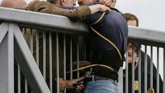 İNSANLIK İŞTE BÖYLE BİR ŞEY! İNTİHAR ETMESİNE ÖNLEDİLER!