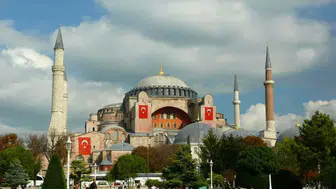 AYASOFYA CAMİİ ALTINDA BİN 600 YILLIK 7 ADET TÜNEL BULUNDU VE TEMİZLENDİ