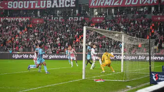 KARADENİZ DERBİSİNİ TRABZON SPOR KAZANARAK YARIŞTAN KOPMADI!