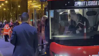 MOURINHO REAL MADRİD KARŞILAŞMASINI OTOPARKTAKİ OTOBÜSTEN İZLEDİ!