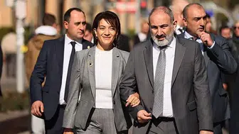 ERMENİSTAN BAŞBAKANI PAŞİNYAN’I 30 YILLIK SEVGİLİSİ TERK ETTİ!