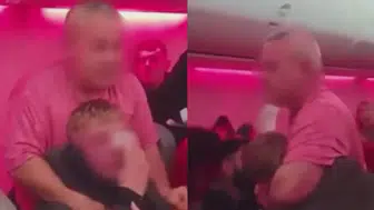 İKİ YOLCU UÇAKTA YUMRUK YUMRUĞA KAVGA ETTİ! UÇAK KARIŞTI!