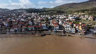 FOCA'DA YAĞMURDAN DENİZ ÇAMUR RENGİNİ ALDI!