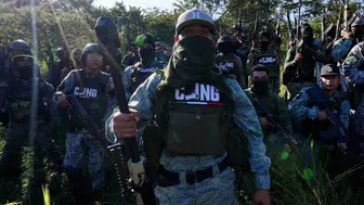 MEKSİKA’DA KARTEL ÜYELERİ HALKA SOKAĞA ÇIKMAMALARI İÇİN UYARIYOR!