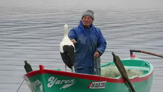 BALIKÇI ADEM AMCA 15 YILLIK DOSTU YAREN LEYLEK İLE ÇOK MUTLU!