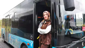 SOMA'NIN İLK KADIN ŞOFÖRÜ HALKTAN BÜYÜK DESTEK GÖRÜYOR...