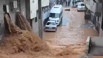 ŞANLIURFA'DA SAĞANAK YAĞMUR SEL VE GÖLETLER OLUŞTURDU!