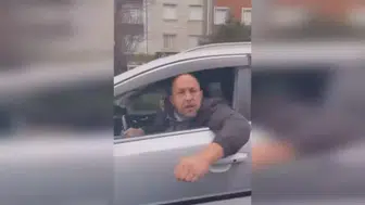 TRAFİKTE ARAÇTA ÇOCUĞU OLAN KADINA SALDIRAN SÜRÜCÜ GÖZALTINDA!