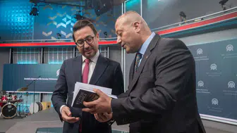 ANADOLU AJANSI’NIN ASIRLIK ÖYKÜSÜ “YÜZYILIN TANIĞI” KİTAP OLDU!