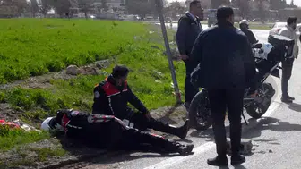 BABASINDAN İZİNSİZ ALDIĞI OTOMOBİL İLE POLİSLERE ÇARPTI!