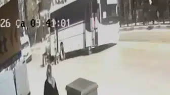 KAYAN KRİKO MİNÜBÜSÜN ALTINA TAMİR İÇİN GİREN ADAMI ÖLDÜRDÜ!