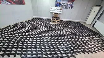 EYÜPSULTAN'DA BİR KAMYONETTE 1021 TABANCA ELE GEÇTİ!