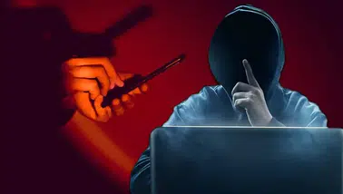 İRANLILARA NAMAZ UYGULAMASI ÜZERİNDEN İKİ AYRI MESAJ GELDİ!