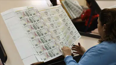 YENİ 20 TL'LİK BANKNOTLAR DOLAŞIMA ÇIKIYOR! FARKI NE OLACAK?
