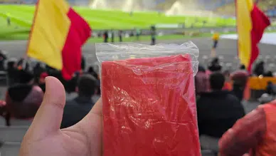 GALATASARAY TARAFTARINA BU ÇÖP POŞETİNİN HESABINI KİM VERECEK?