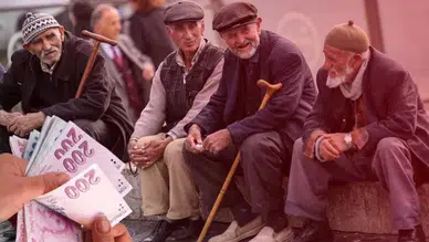 EMEKLİLERE KÖTÜ HABER! EMEKLİ MAAŞI 15 BİN TL’YE DÜŞEBİLİR!