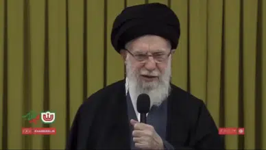 SON DAKİKA! HAMANEY BİR VİDEO ÇAĞRISI İLE ÖLMEDİĞİNİ İRAN’A VE DÜNYAYA GÖSTERDİ!