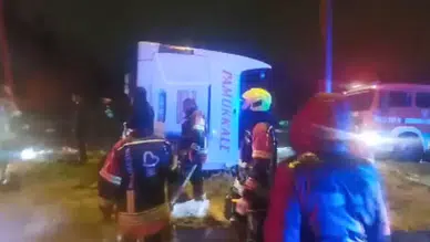 BALIKESİR'DE YOLCU OTOBÜSÜ DEVRİLDİ! 3 ÖLÜ 30 YARALI VAR!