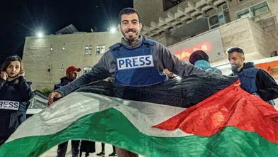 İSRAİL SOYKIRIMINI DÜNYAYA ANLATAN FİLİSTİNLİ GAZETECİ ŞEHİT EDİLDİ!